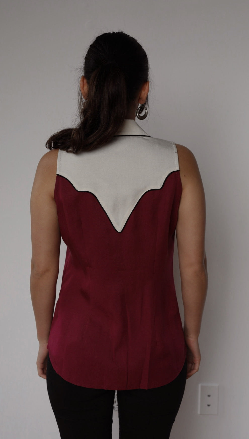 Back view of the H Bar C Atlanta wine sleeveless shirt with an off white pointed back yoke.