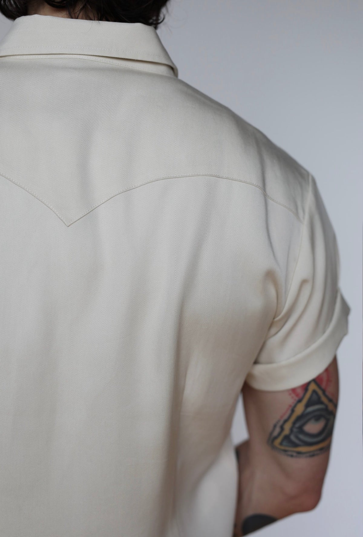 Back yoke detail of the H Bar C Newport off white short sleeve western shirt.