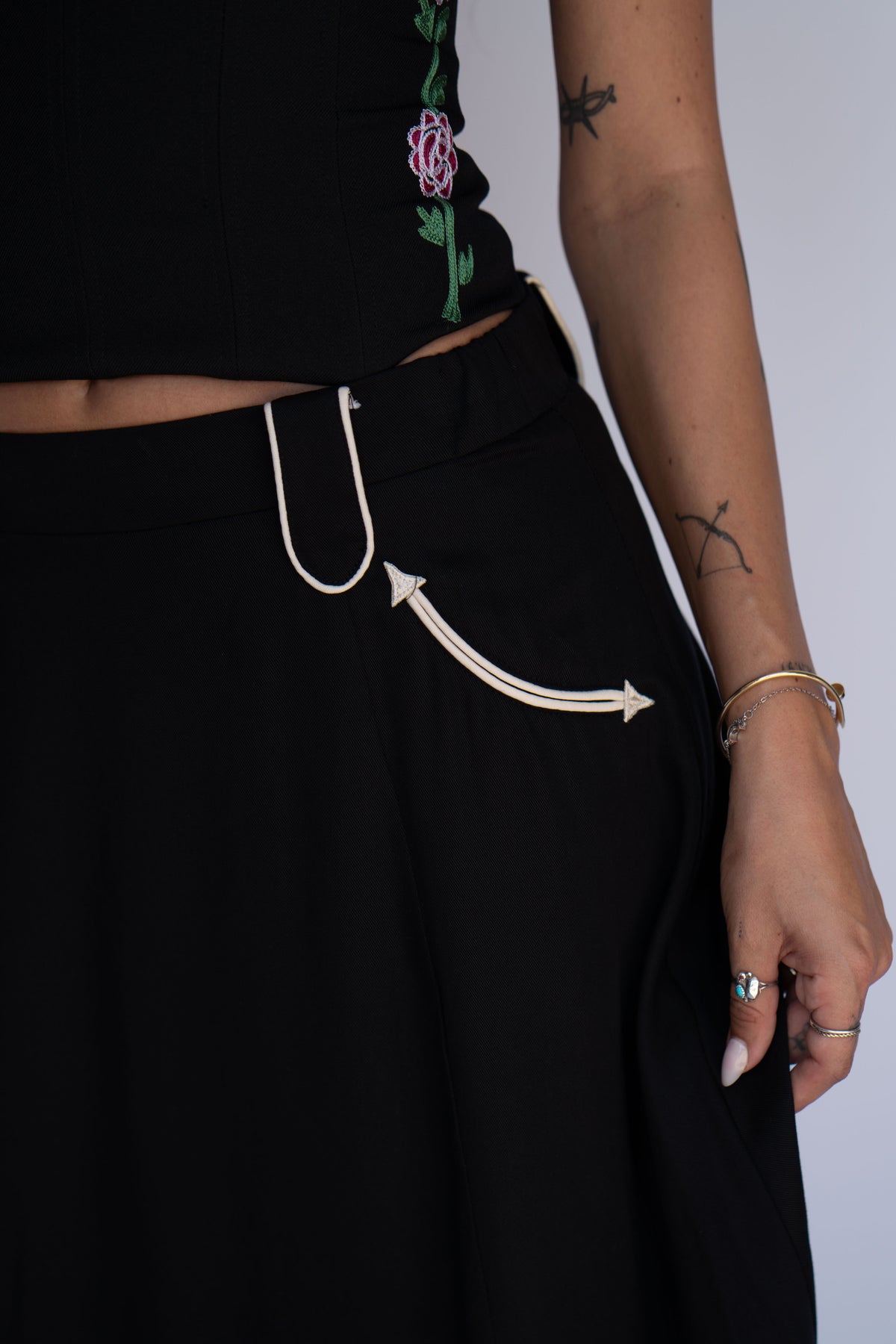 Close-up of the white piped pocket on the H Bar C Santa Fe women's black western skirt.