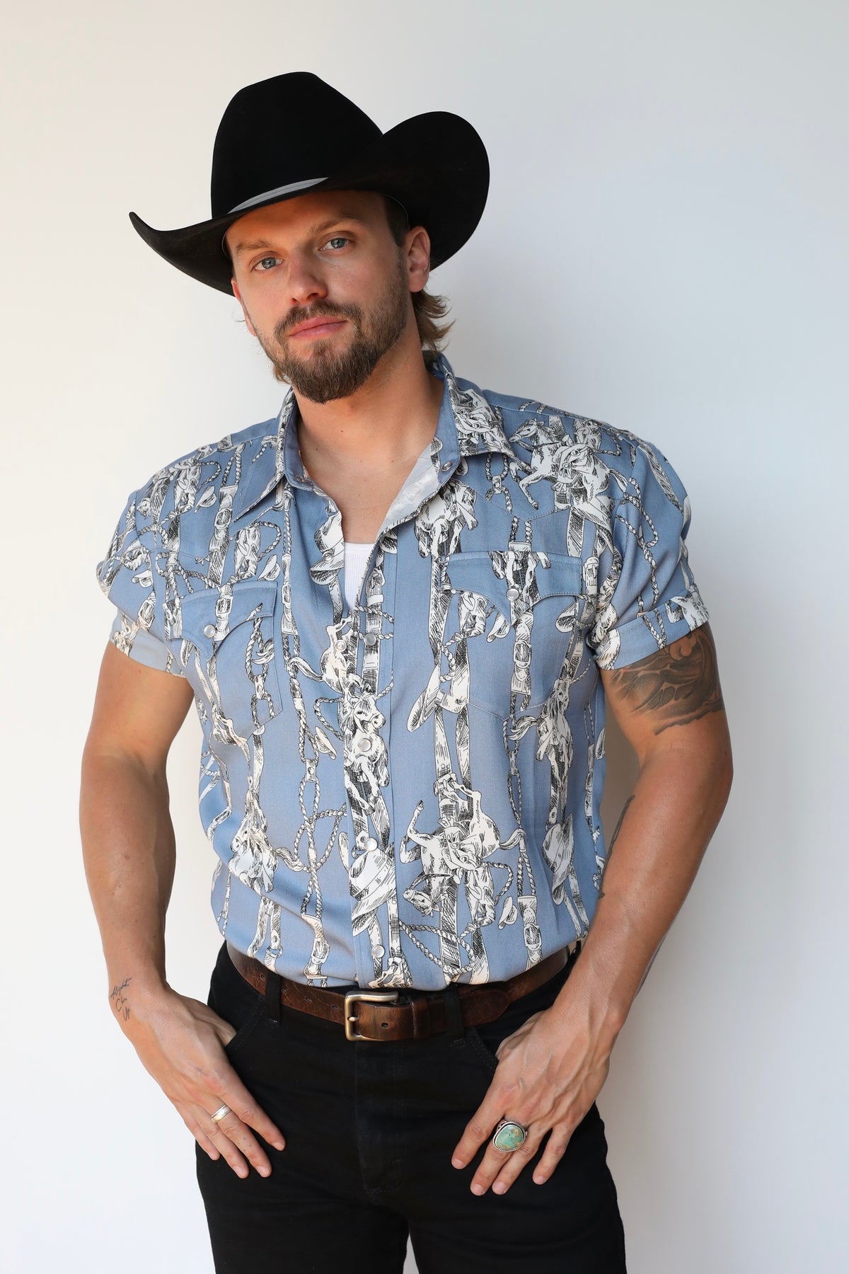 Front view of the H Bar C Newport Breckenridge short sleeve pearl snap shirt with black jeans.