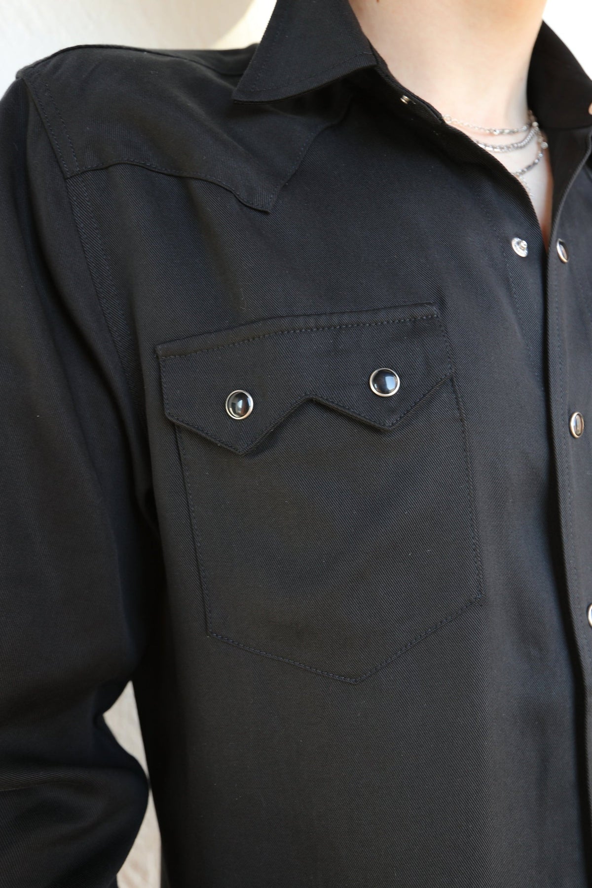 Close-up of the sawtooth pocket and snaps on the H Bar C Kansas City black Tencel western shirt.