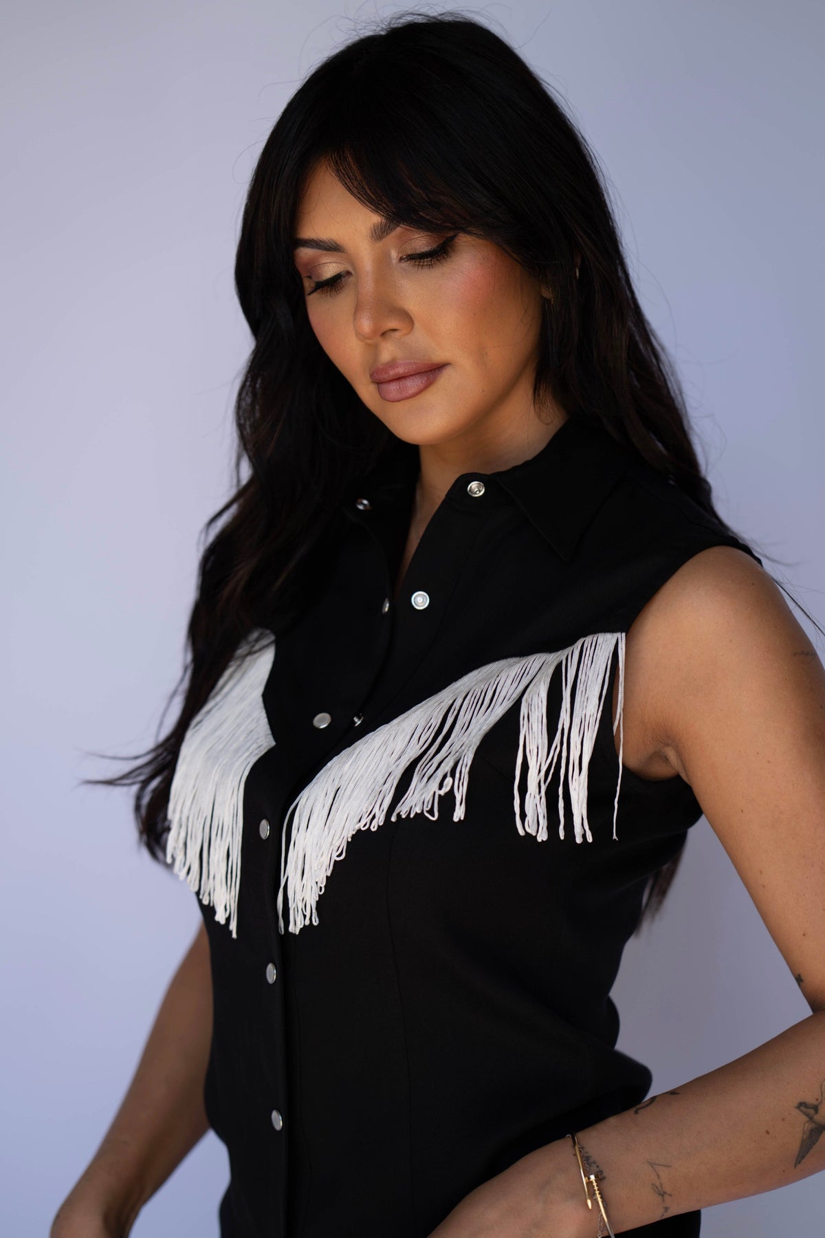 Close-up of the white fringe and snap front on the H Bar C Tulsa black sleeveless western shirt.
