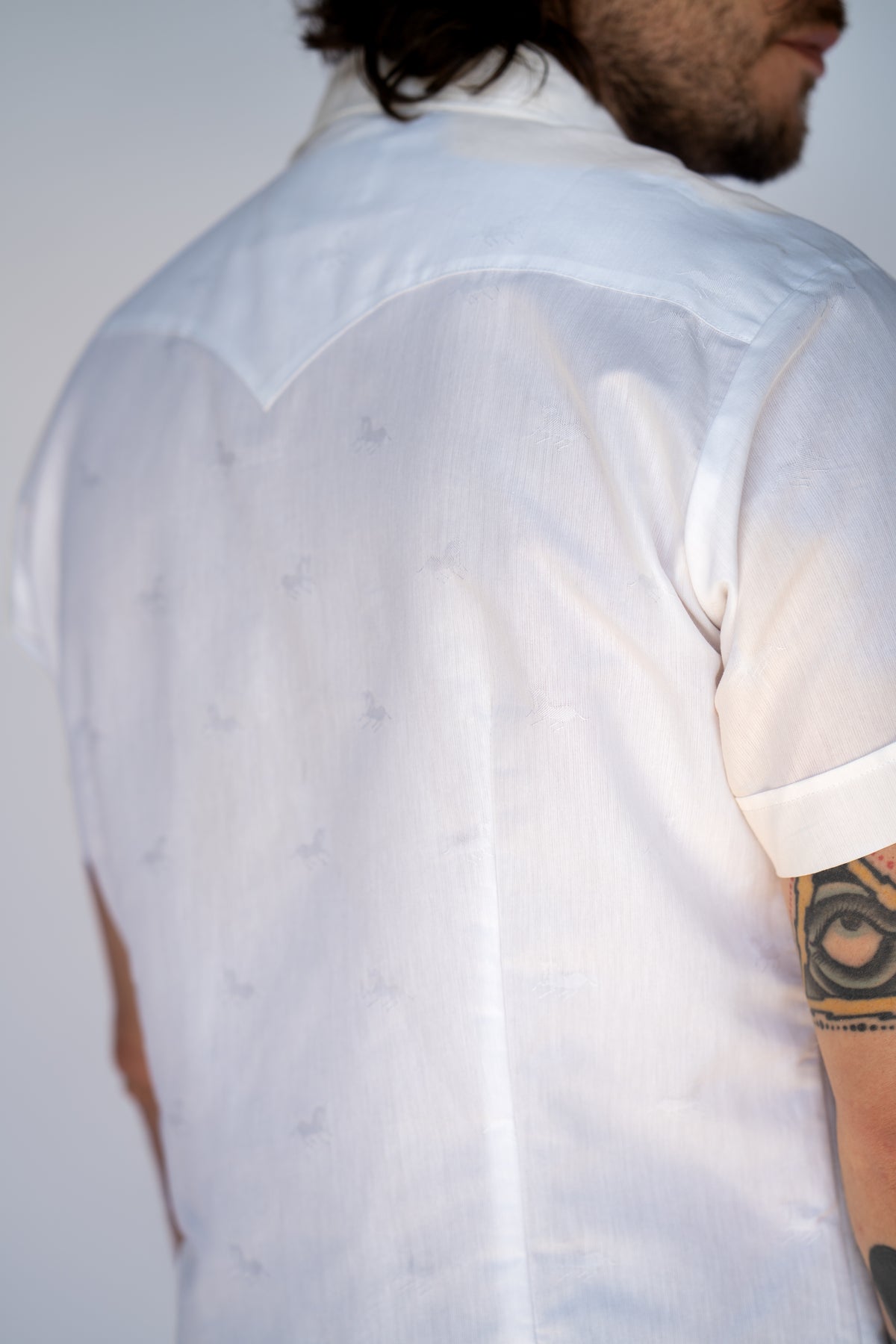 Back yoke detail of the H Bar C Newport Jacquard white short sleeve shirt.