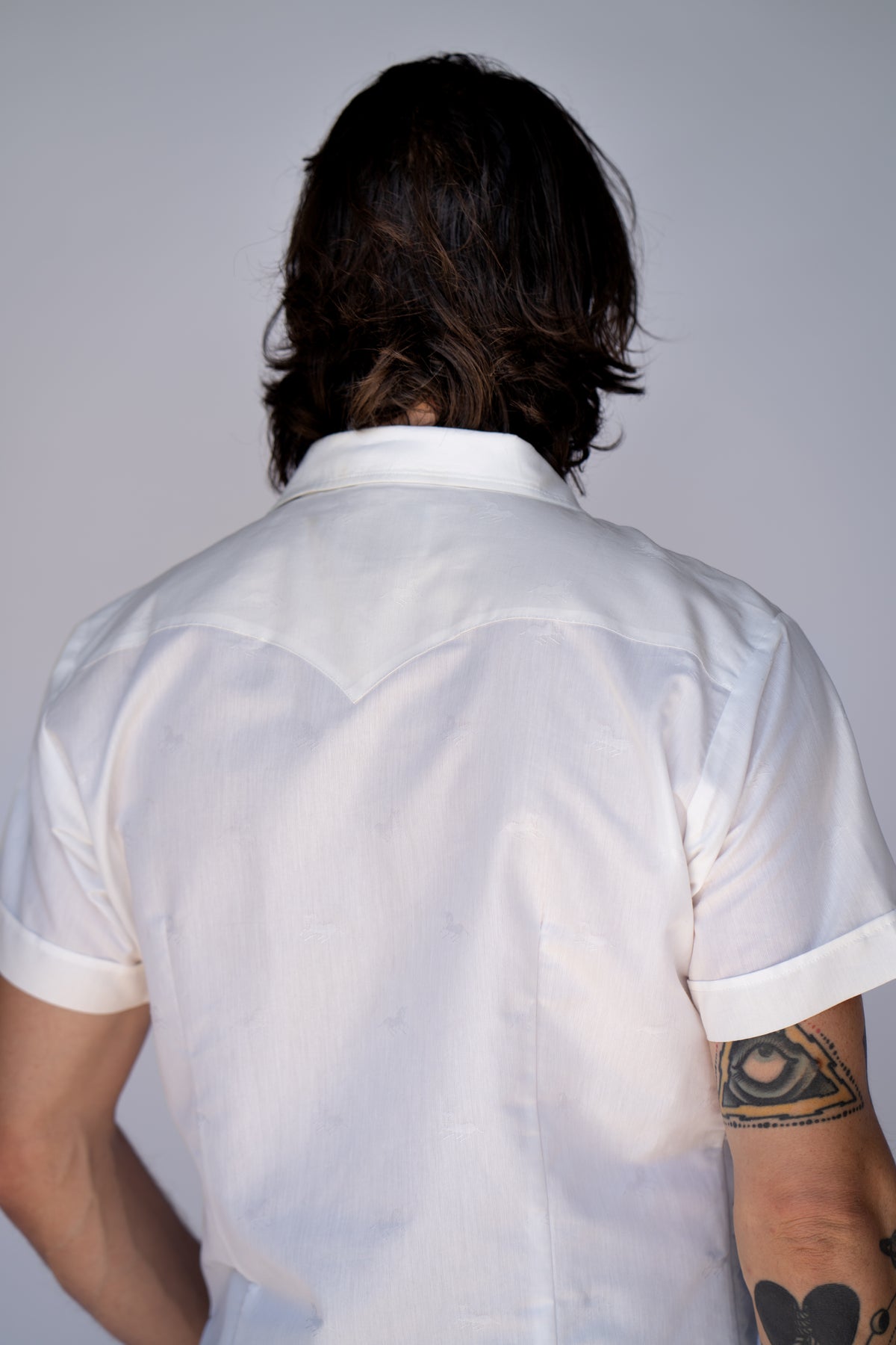 Back shoulder view of the H Bar C Newport Jacquard tonal horse pattern shirt.