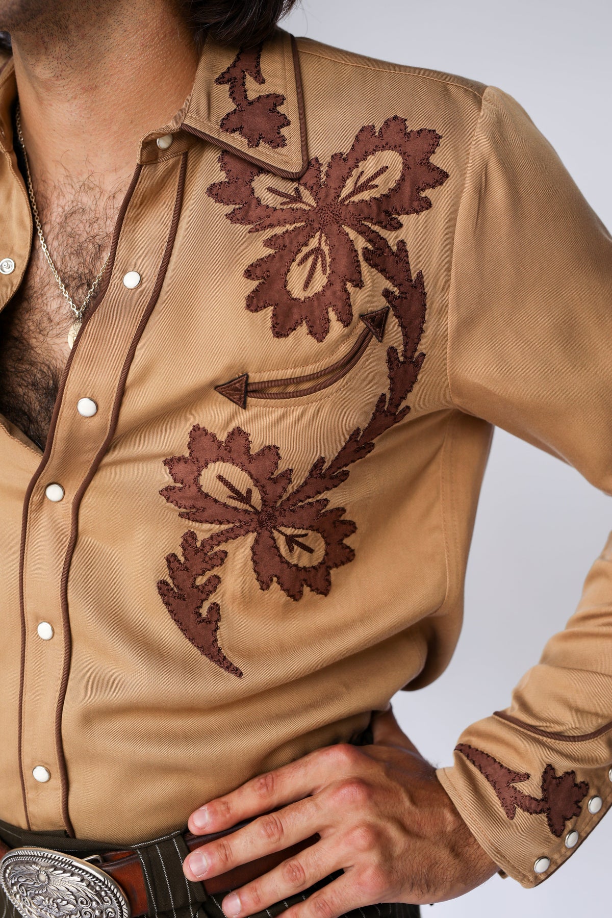 Close-up of the brown scroll embroidery on the chest of the H Bar C Terlingua tan western shirt.